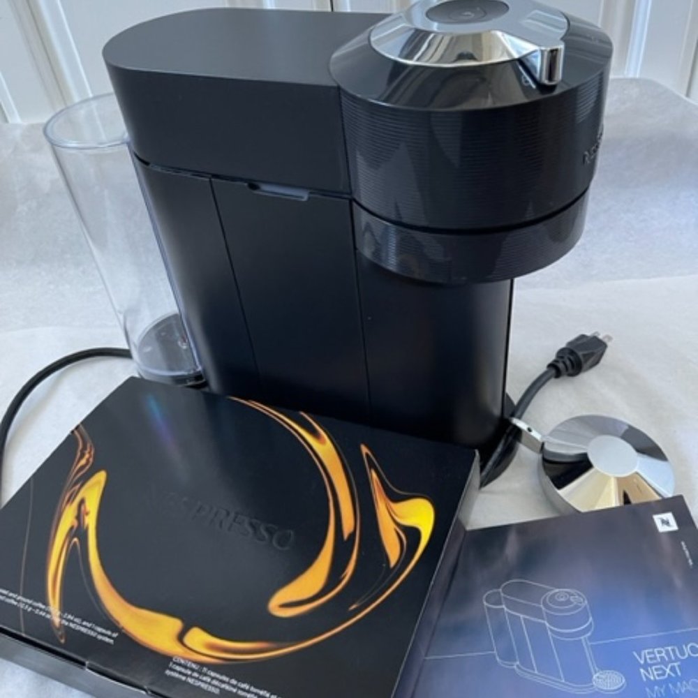 Nespresso Aeroccino 3 Vertuo Next Coffee Espresso Machine Breville NEW